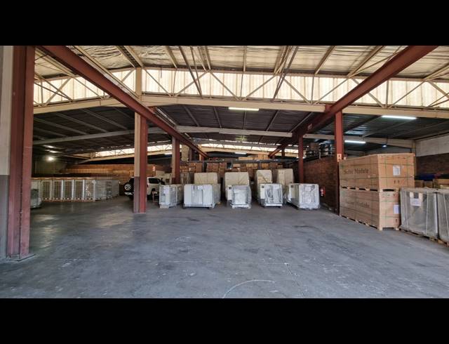 1,840M² WAREHOUSE TO LET IN JET PARK